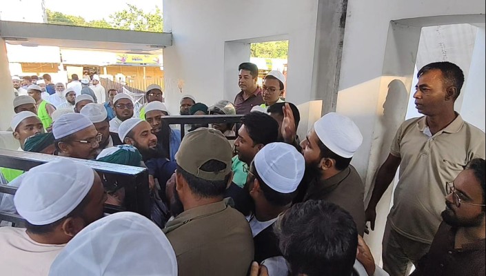 https://www.daily-bangladeshmirror.com/post/mufti-fyjul-krimke-prbeser-onumti-netakrmeeder-badha-kubite-uttejna