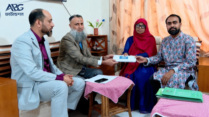 https://www.daily-bangladeshmirror.com/post/jeebner-lraye-ektukro-asar-alo-sikshika-yasmin-arar-pase-anveer-bsundhra-grup-faundesn