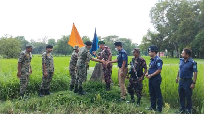 https://www.daily-bangladeshmirror.com/post/kumilla-seemante-biesefer-hate-atk-dui-pulis-sdsz-15-ghnta-pr-fert